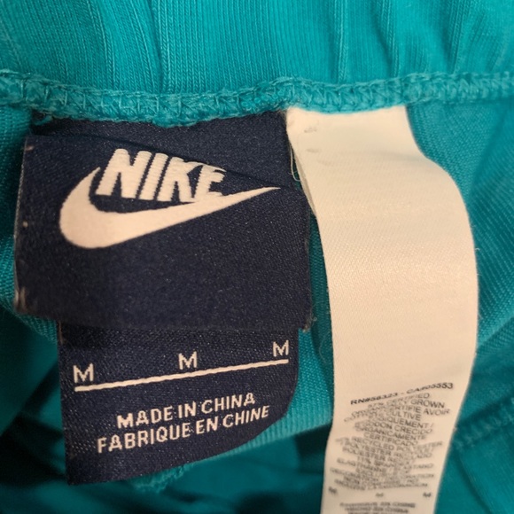 Nike Legging (Capri) - Picture 3 of 3